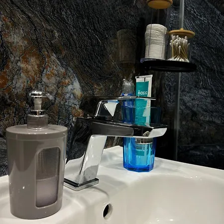 Bonnie & Clyde's Hideout *