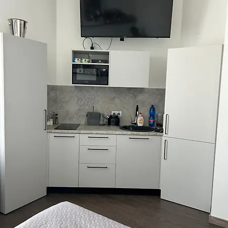 Bonnie & Clyde's Hideout Апартаменти *